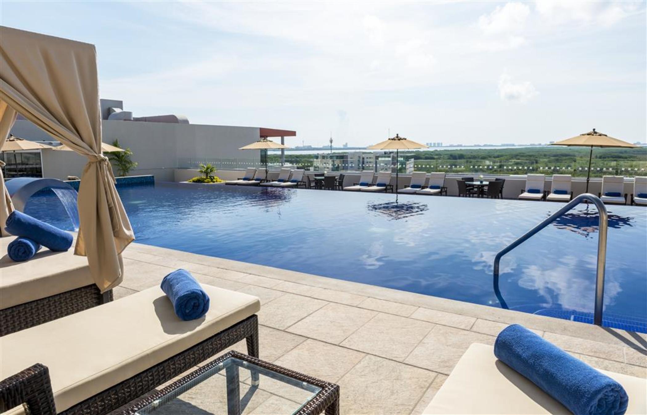 Four Points By Sheraton Cancun Centro Exterior photo